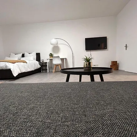Europa Naehe Duesseldorf Messe, Airport Krefeld