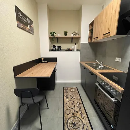 Europa Naehe Duesseldorf Messe, Airport * Krefeld